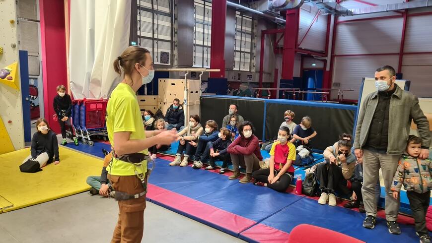 Briefing des Microbes et Poussins avant l'escalade Briefing des Microbes et Poussins avant l'escalade